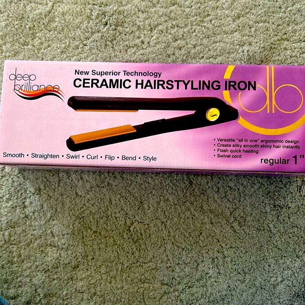 NWT Ceramic straightening iron